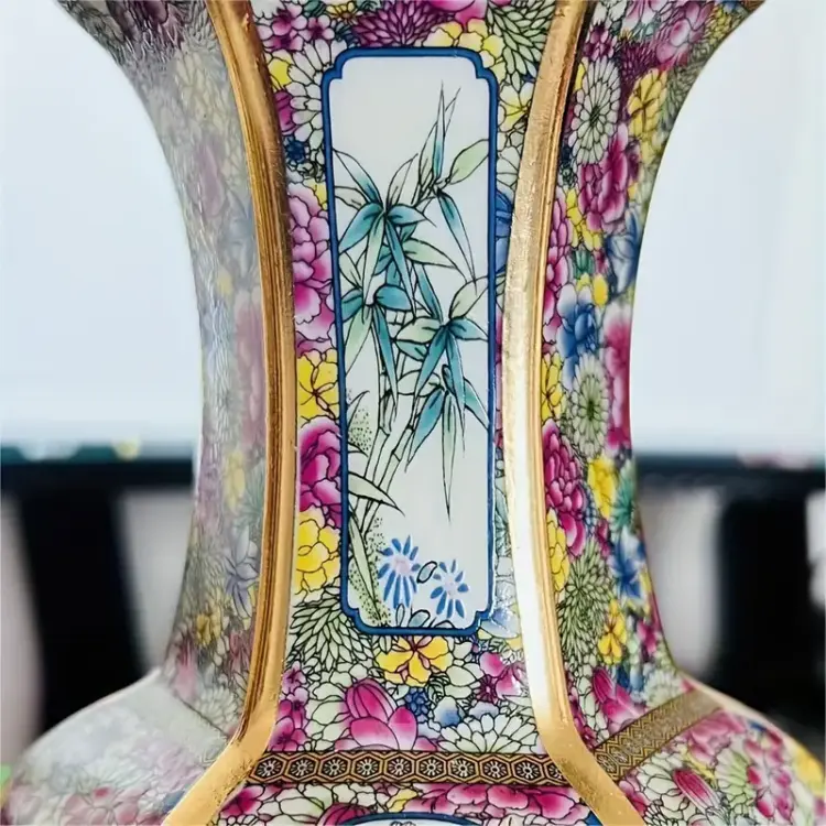 Vintage-Inspired Chinese Porcelain Vase - Image 3