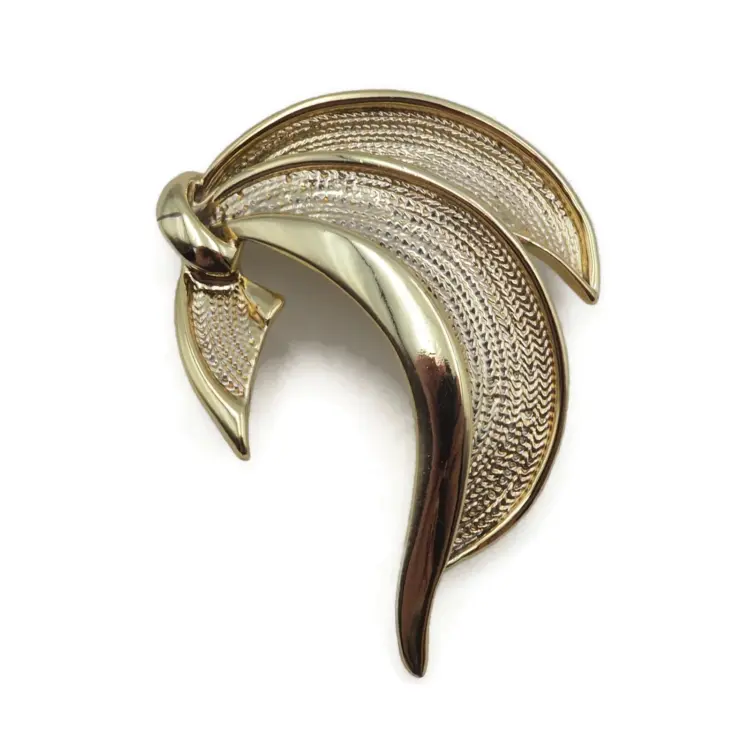 Vintage Gold Tone Swirl Brooch – Textured & Smooth Finish (1960s)