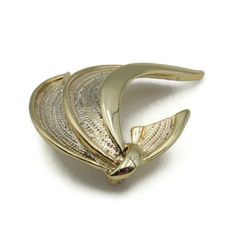 Vintage Gold Tone Swirl Brooch – Textured & Smooth Finish (1960s) - Image 3