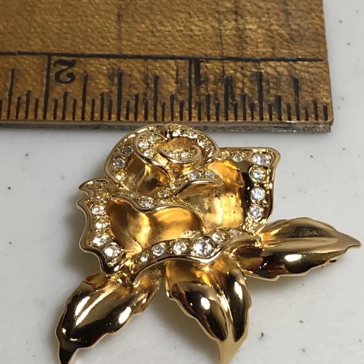 Vintage Avon 1996 Gold Tone Passion Rose Brooch with Rhinestones - Image 2