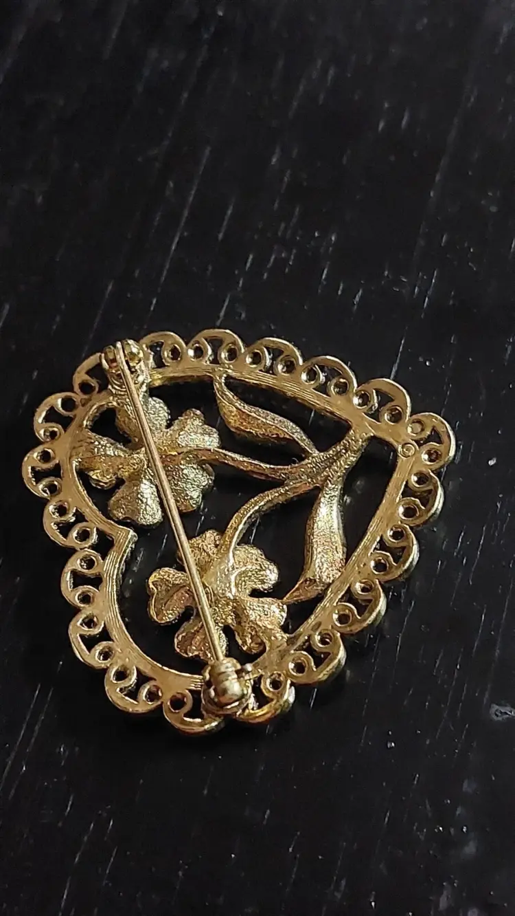 Vintage Gold Tone Heart Brooch with Faux Pearls – Romantic Fashion Pin - Image 3