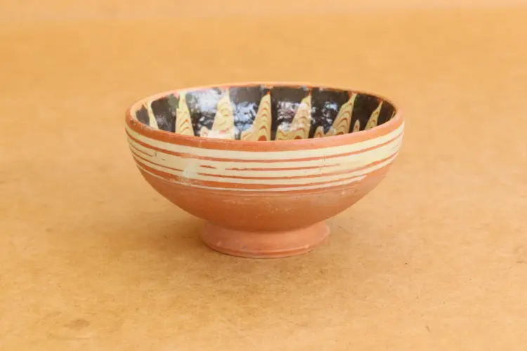 Vintage Primitive Redware Clay Bowl – Handcrafted, c.1930s - Image 3