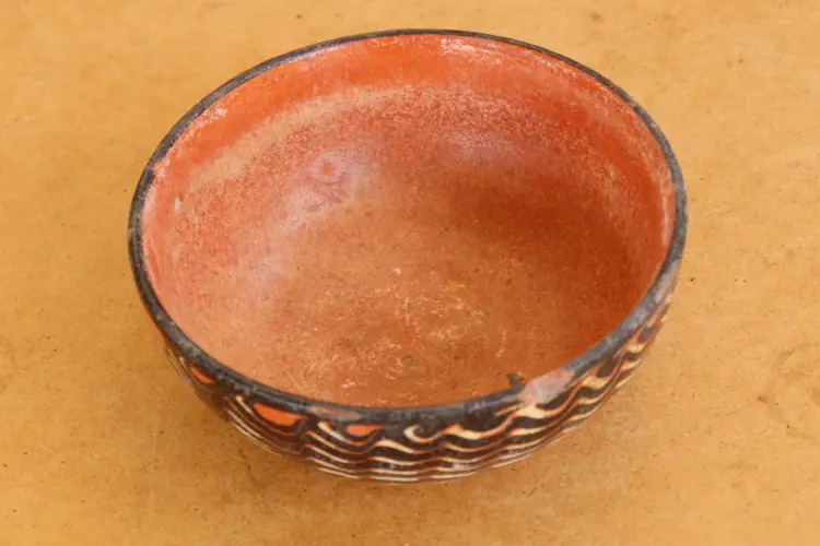 Vintage Primitive Redware Pottery Bowl – Eastern Europe, c.1930s - Image 2