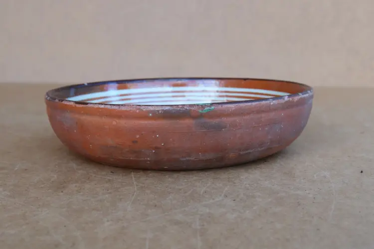 Antique Primitive Redware Clay Dish – Handcrafted Eastern Europe, Early 20th Century - Image 2