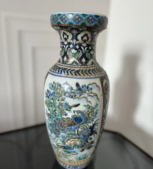 Chinese Hand-Painted Vintage Porcelain Vase – Collectible Decor