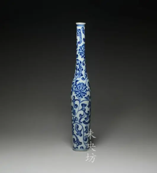 Hand-Painted Blue and White Guanyin Bottle Vase – Antique Reproduction