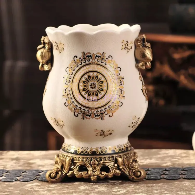 Ceramic Art Vase – New Retro Style