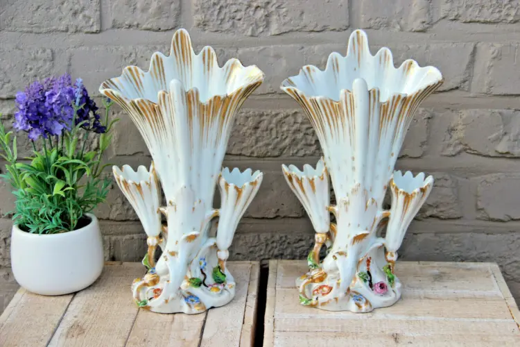 PAIR Antique Vieux Paris Porcelain Pique-Fleur Cornet Vases