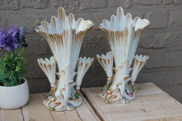 PAIR Antique Vieux Paris Porcelain Pique-Fleur Cornet Vases - Image 3